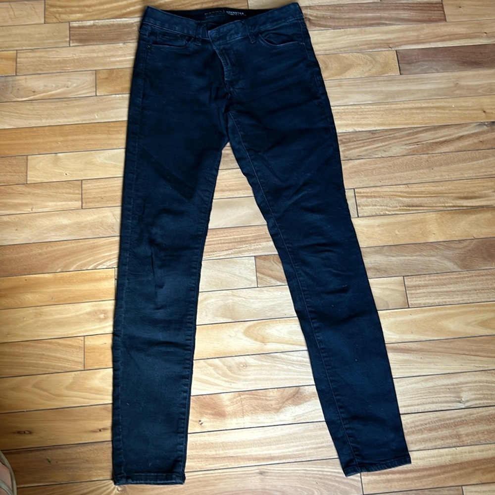 Low rise long black jeans- Old Navy.  Size 8.  Good condition.